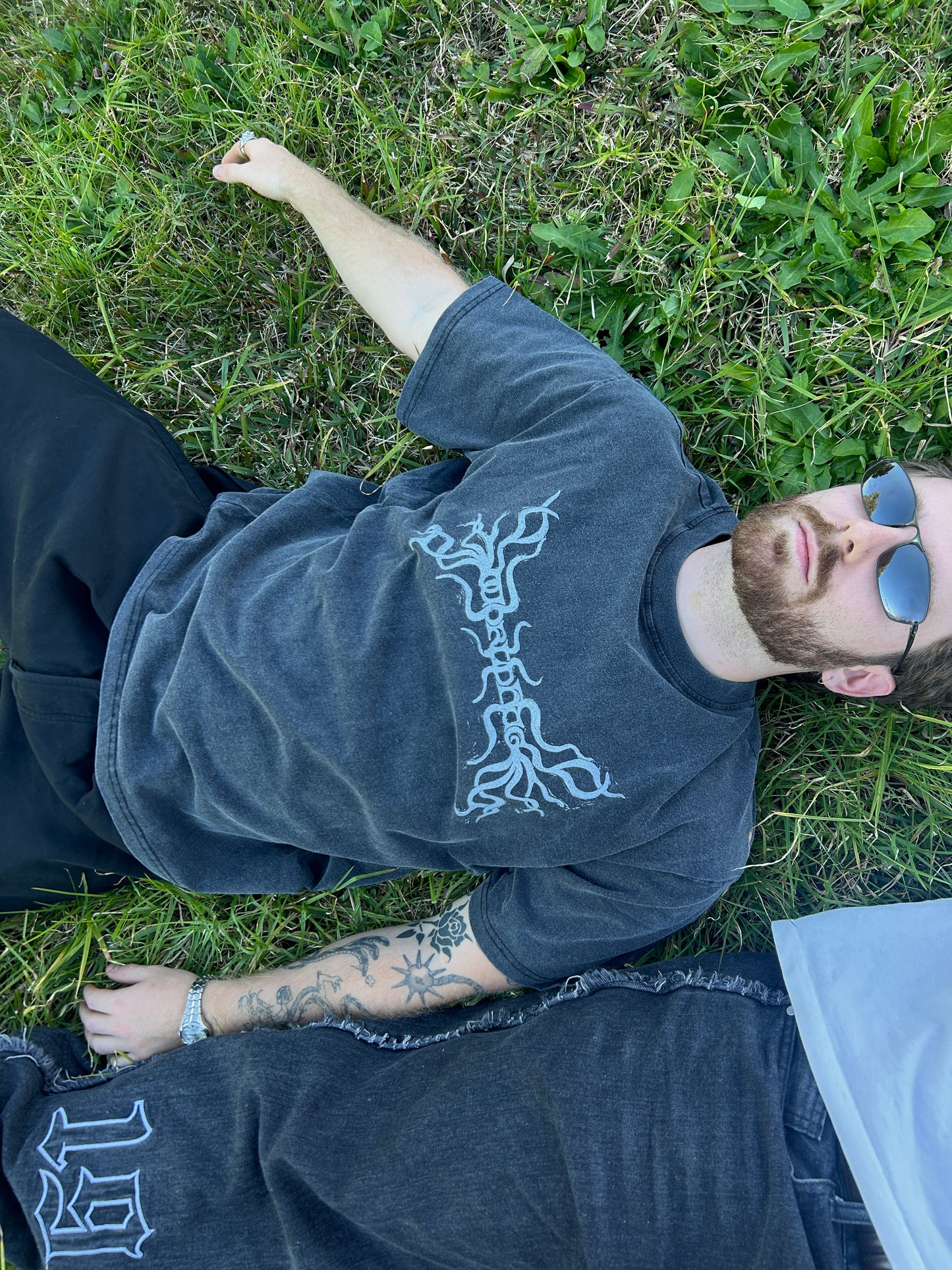 TENDRILS SHIRT (white on black)